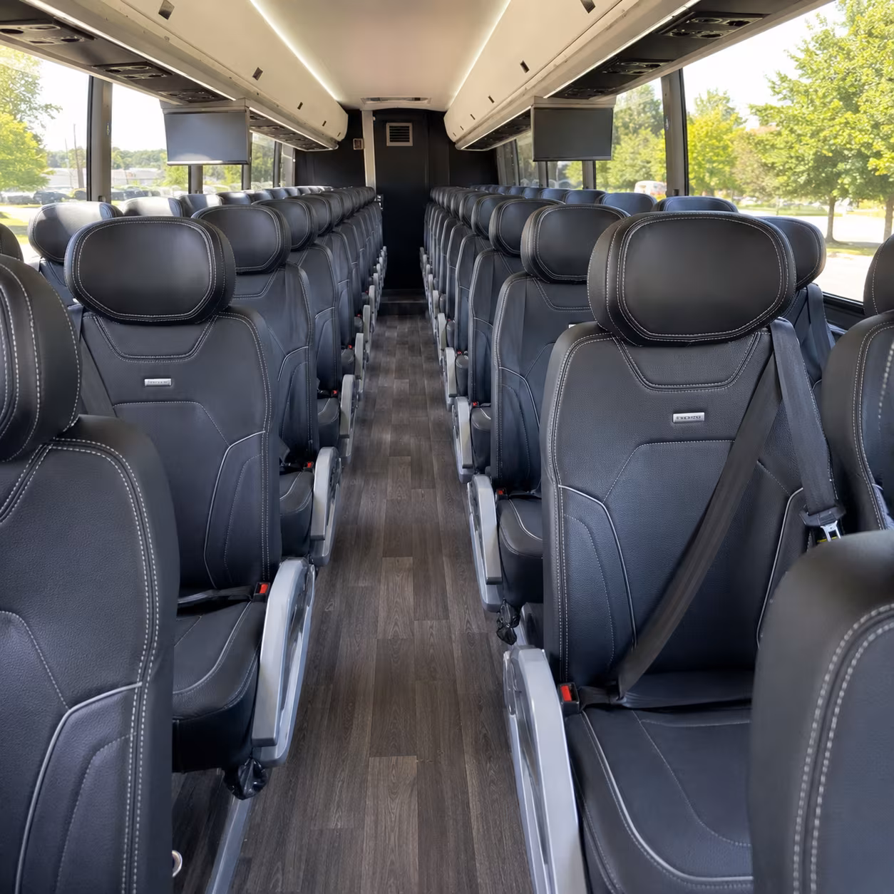 charter buses for airport transfers between sea tac and tacoma convention hotels